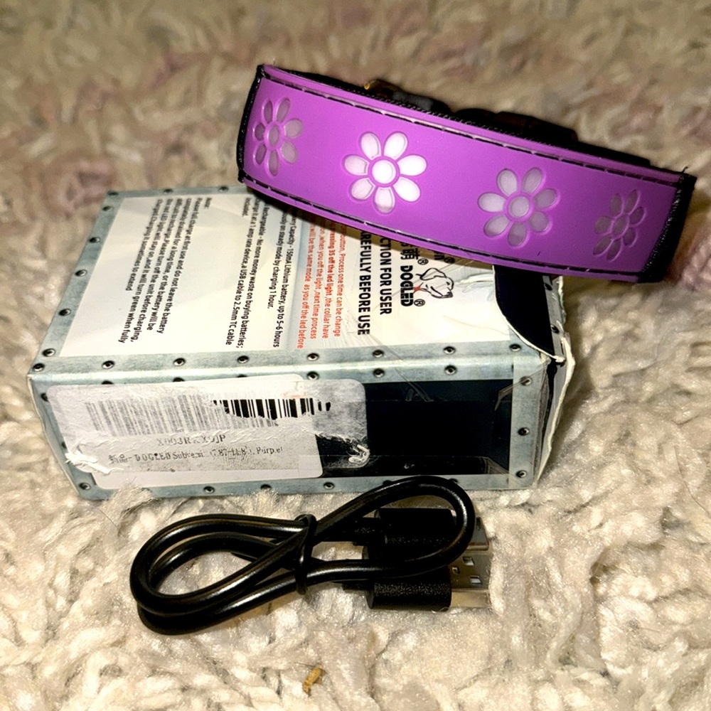 *NWT* XS purple, LED‎ dog collar